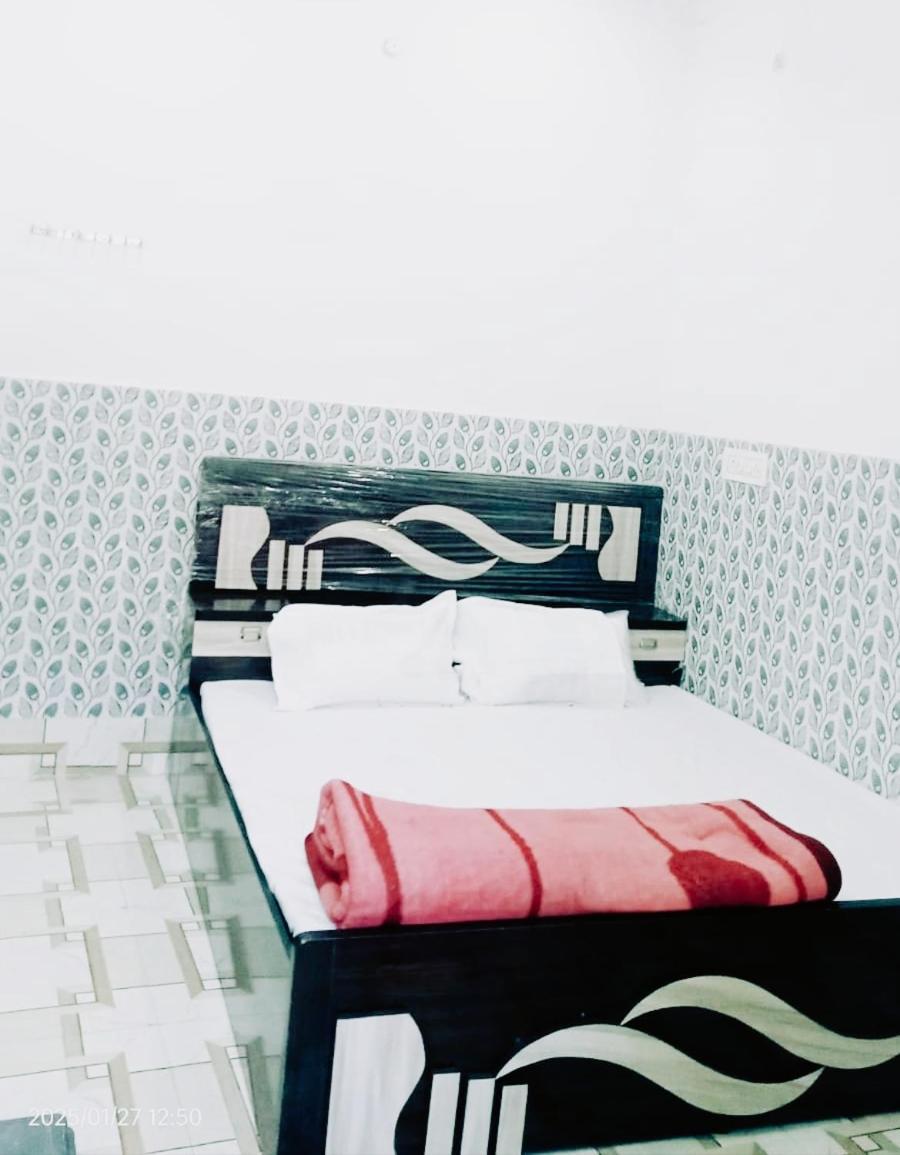 Nirmala Sadan Home Stay Ayodhya Dham المظهر الخارجي الصورة